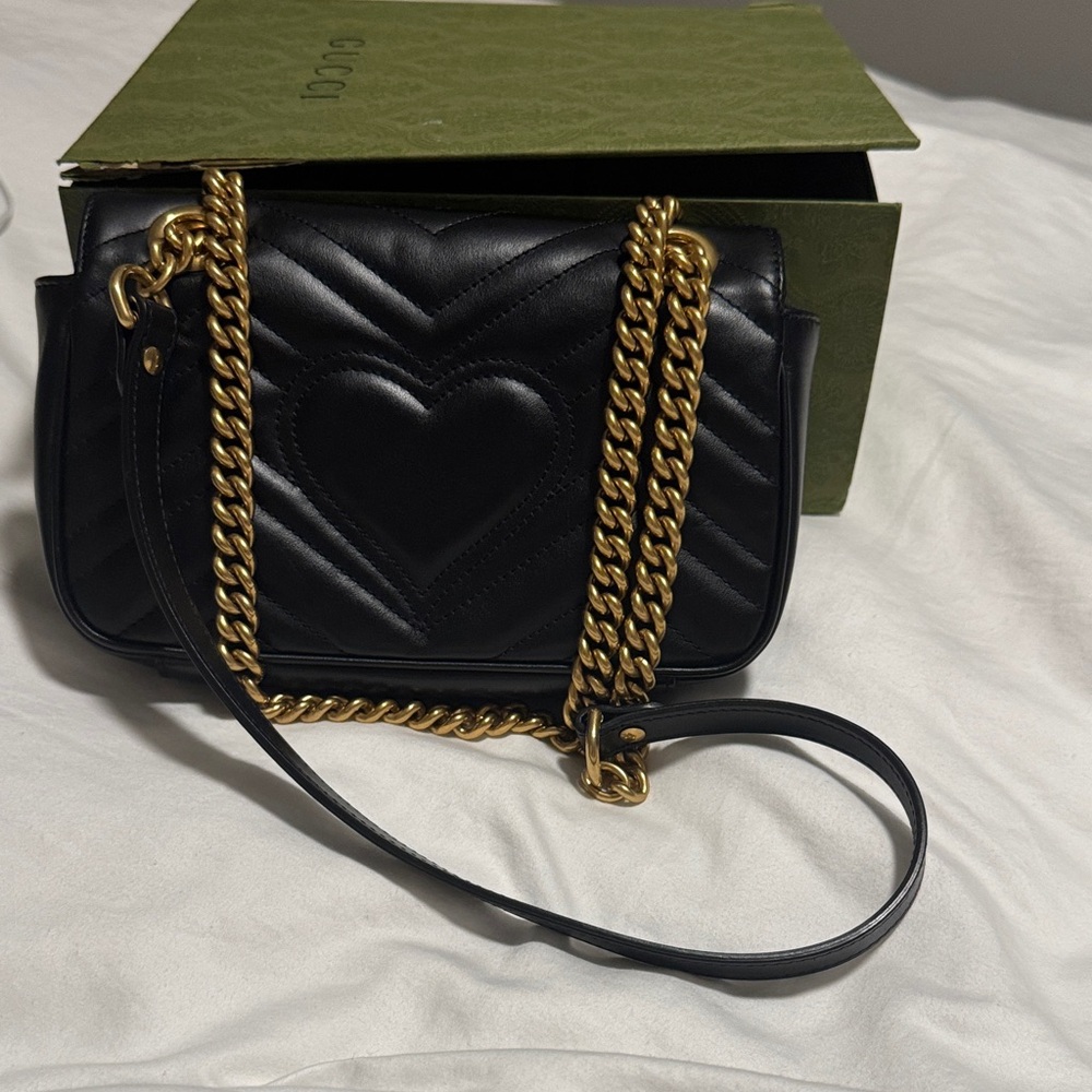 Gucci GG Marmont Black Quilted Shoulder Bag with Gold Chain - Picture 2 of 10